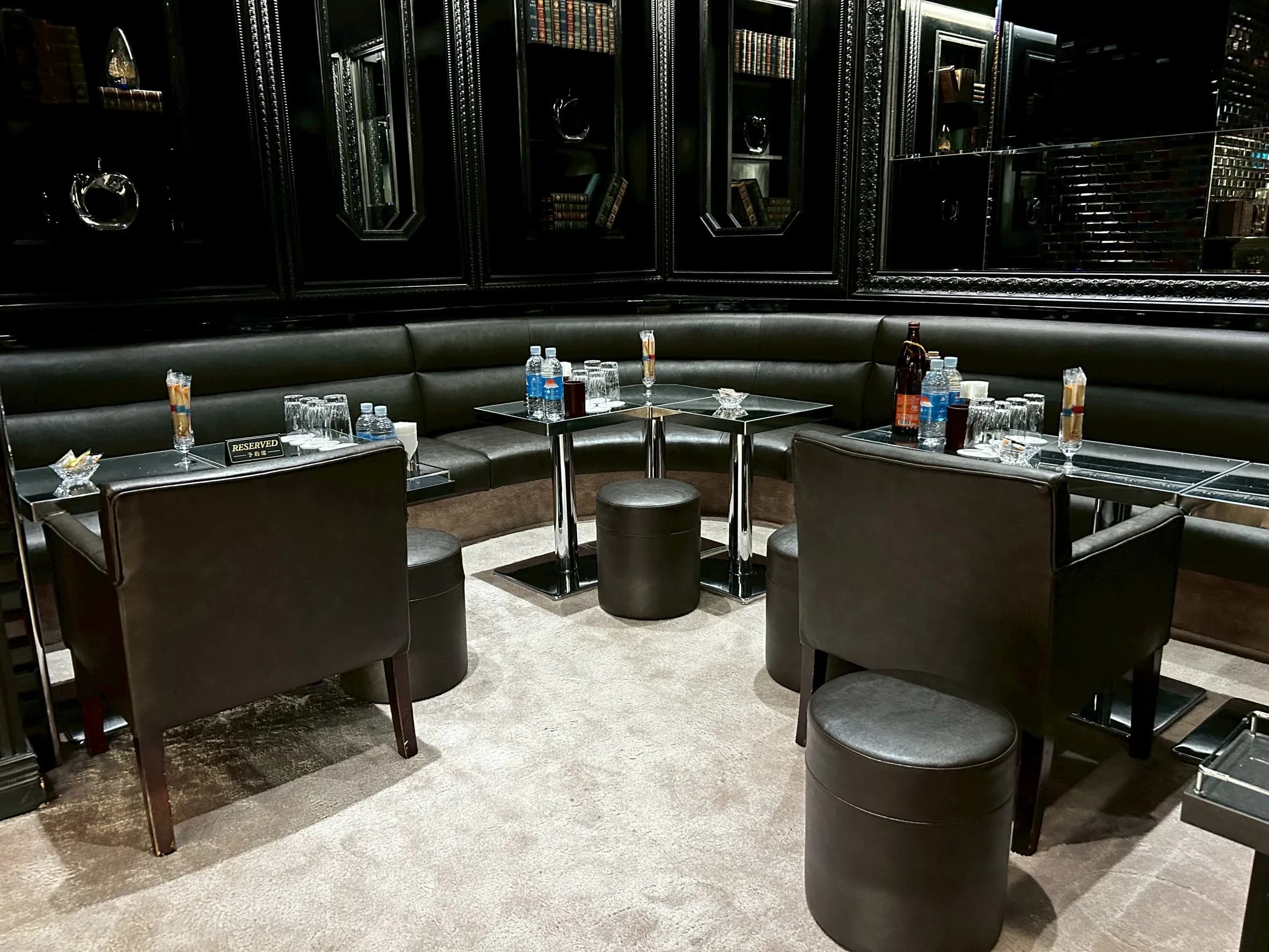 GINZA Olu 店内